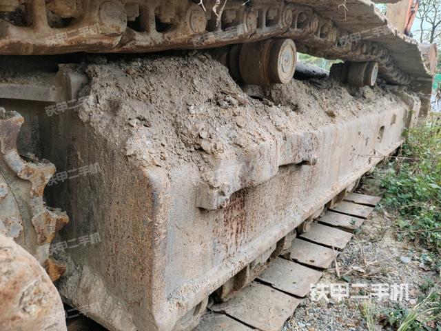 右驅(qū)動輪（行走機構(gòu)）