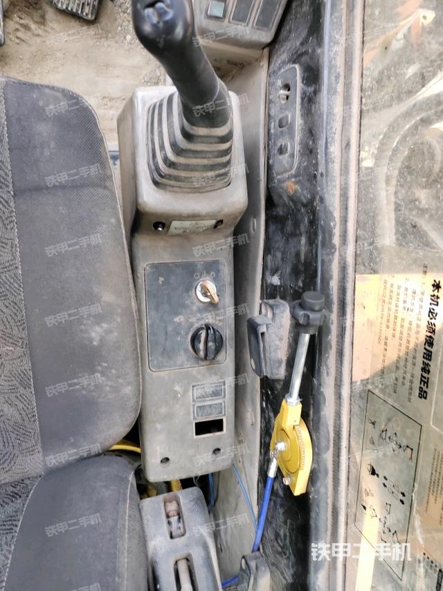 座椅左側(cè)控制臺(tái)/音響/含左手柄（駕駛室部分）