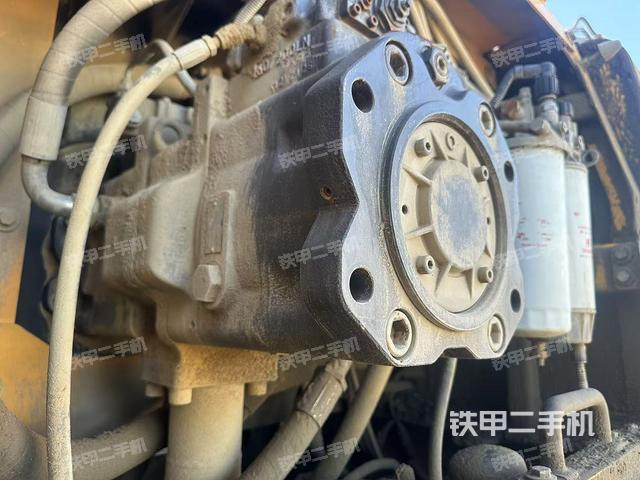 液壓泵艙室正面整體(整機(jī)外觀) 液壓泵艙室正面整體(整機(jī)外觀)