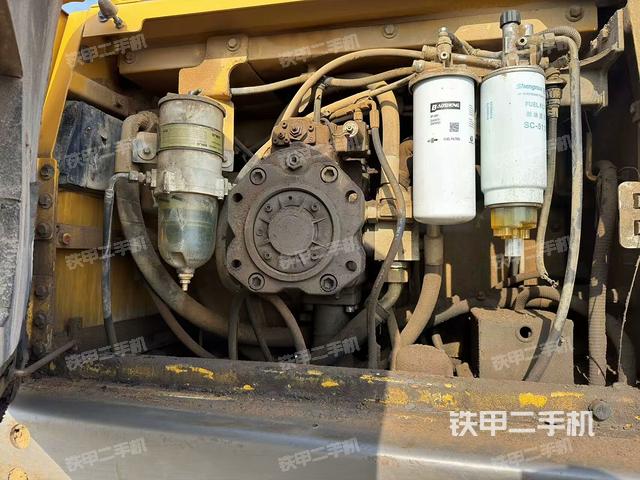 液壓泵艙室正面整體（整機(jī)外觀）