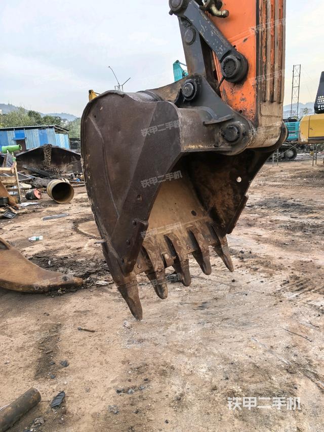 小臂整體左后(工作和回轉(zhuǎn)裝置) 小臂整體左后(工作和回轉(zhuǎn)裝置)