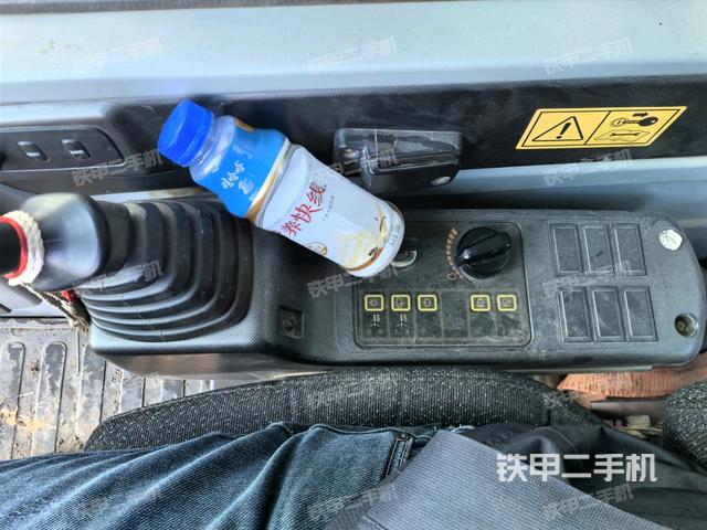 座椅右側控制臺/鑰匙門/油門/含右手柄（駕駛室部分）