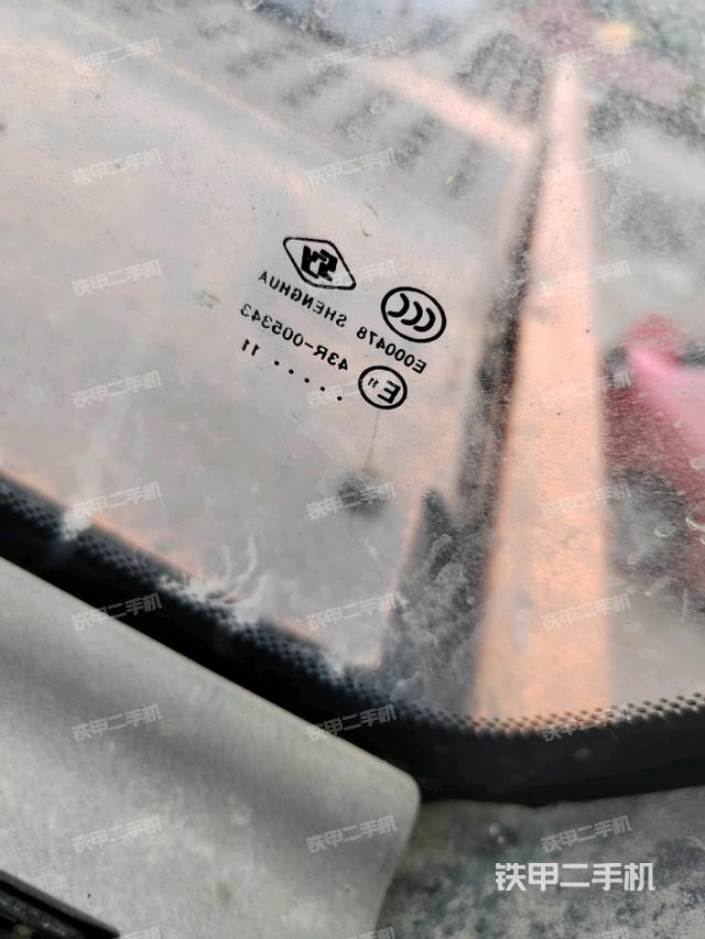 左后方玻璃角標(biāo)（駕駛室部分）