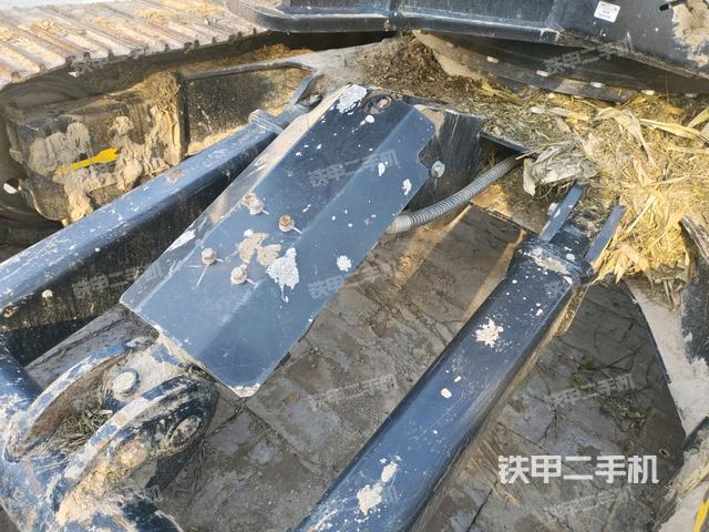 轉(zhuǎn)盤和下車架正前（工作和回轉(zhuǎn)裝置）