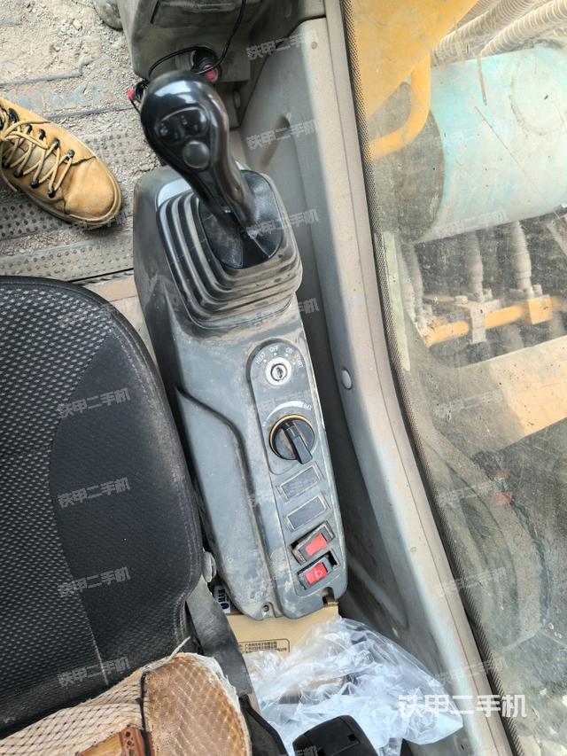 后窗玻璃角標（駕駛室部分）