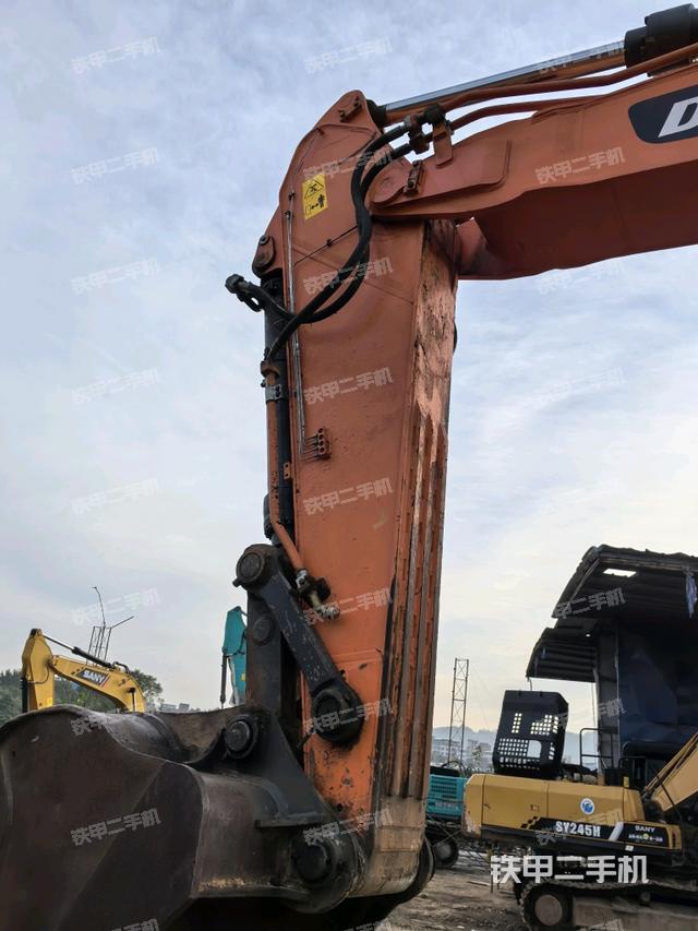 大臂整體?右側(cè)(工作和回轉(zhuǎn)裝置) 大臂整體?右側(cè)(工作和回轉(zhuǎn)裝置)