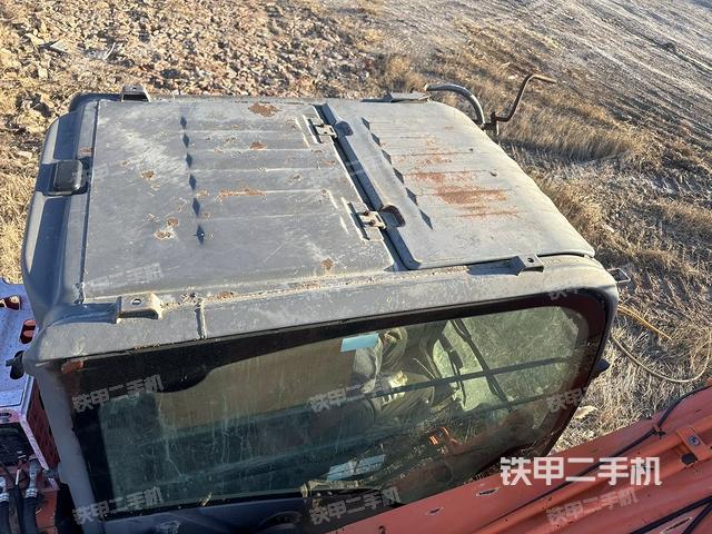 駕駛室頂部（整機外觀）