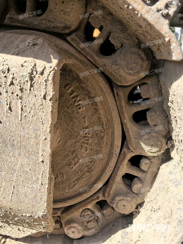 左驅(qū)動輪（行走機(jī)構(gòu)）