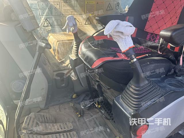 駕駛室整體（整機外觀）