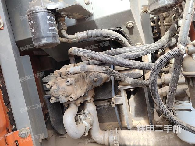 液壓泵艙室正面整體（整機外觀）