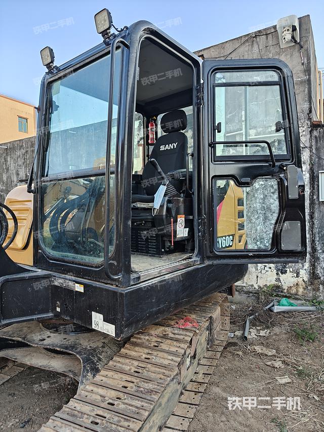 駕駛室整體（整機外觀）