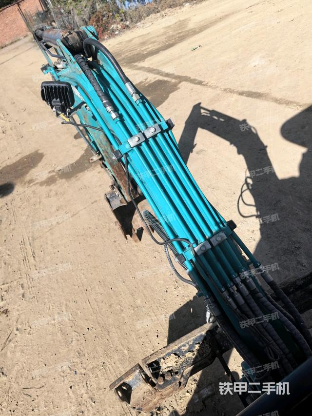 大臂背部俯視（工作和回轉(zhuǎn)裝置）