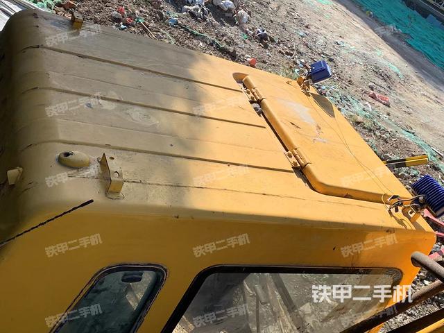 駕駛室頂部（整機外觀）