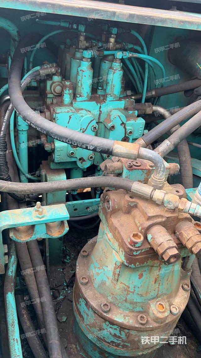 回轉(zhuǎn)馬達和主控閥（整機外觀）