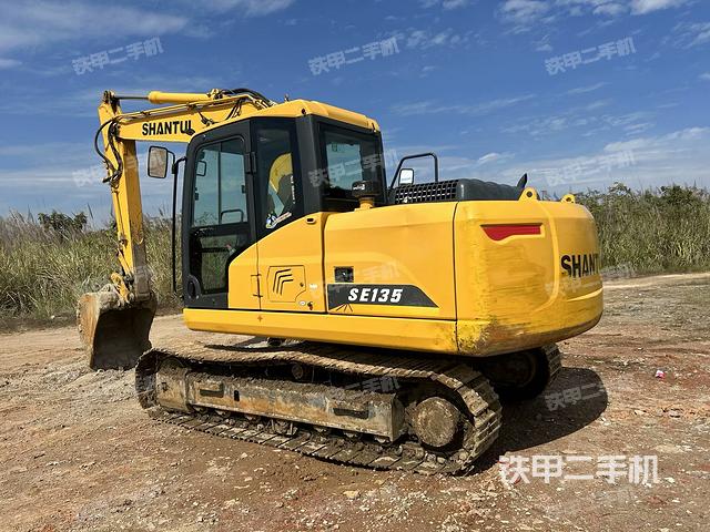 駕駛室整體(整機外觀) 駕駛室整體(整機外觀)