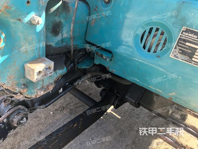 轉(zhuǎn)盤和下車架正前（工作和回轉(zhuǎn)裝置）