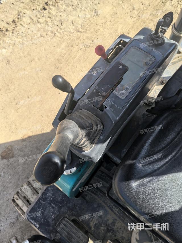 座椅左側(cè)控制臺/音響/含左手柄（駕駛室部分）