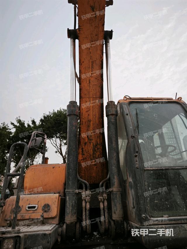 大臂油缸整體?豎拍(工作和回轉裝置) 大臂油缸整體?豎拍(工作和回轉裝置)