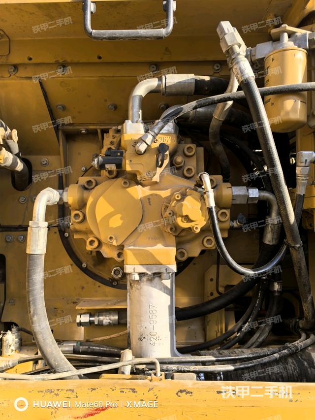 液壓泵艙室正面整體（整機(jī)外觀）