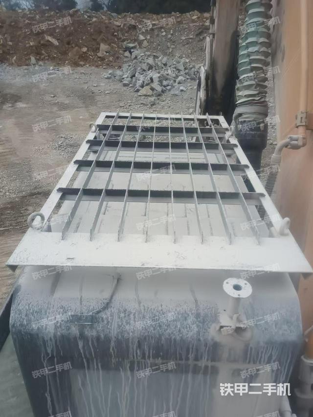 駕駛室頂部（整機外觀）