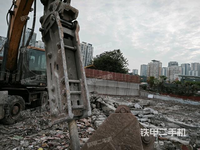 鏟斗45度(工作和回轉裝置) 鏟斗45度(工作和回轉裝置)