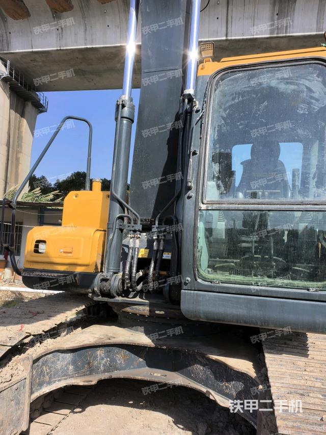 大臂油缸整體?豎拍（工作和回轉(zhuǎn)裝置）