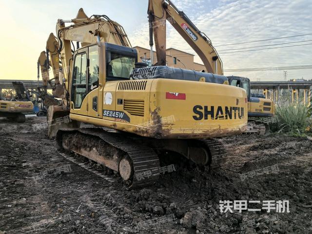 山推SE210W挖掘机的设备实拍-第3张实拍照片