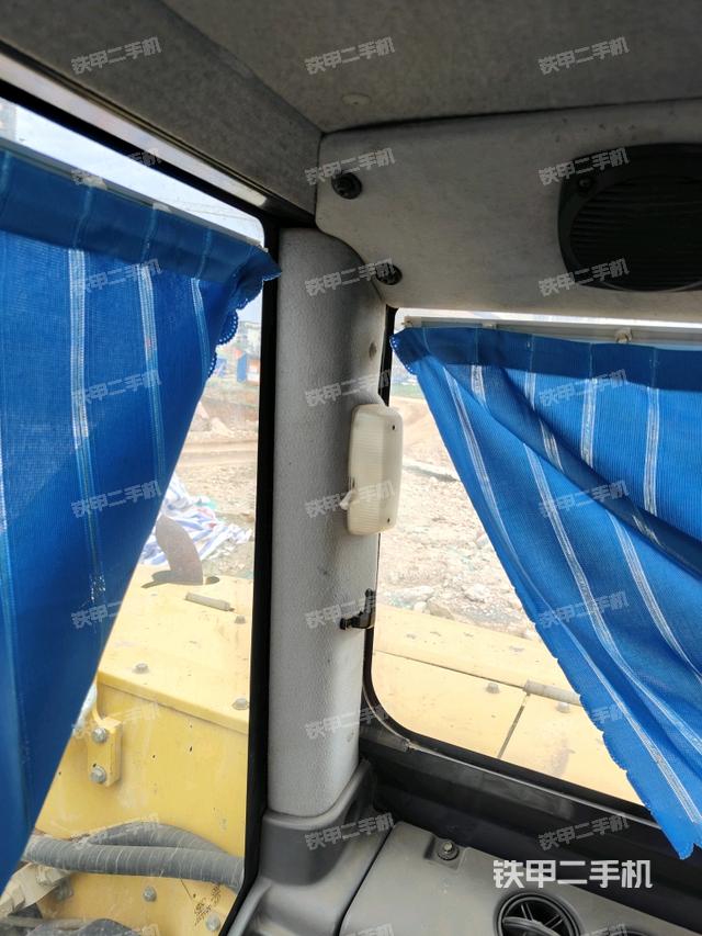 右側(cè)玻璃角標(biāo)（駕駛室部分）