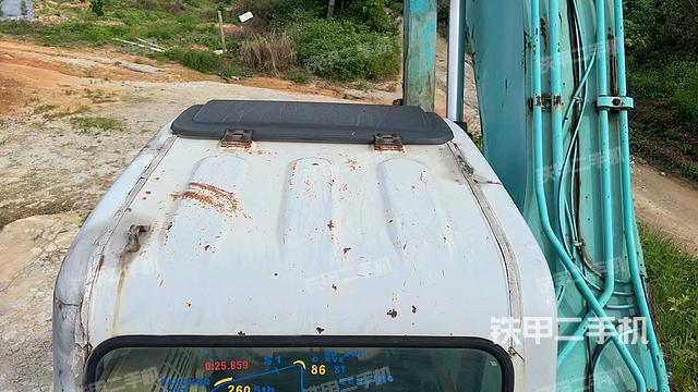 駕駛室頂部（整機外觀）