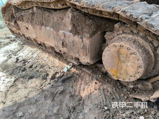 右側(cè)履帶整體(行走機(jī)構(gòu)) 右側(cè)履帶整體(行走機(jī)構(gòu))