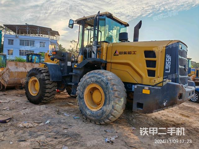 整機(jī)右后45°(整機(jī)外觀及大件) 整機(jī)右后45°(整機(jī)外觀及大件)