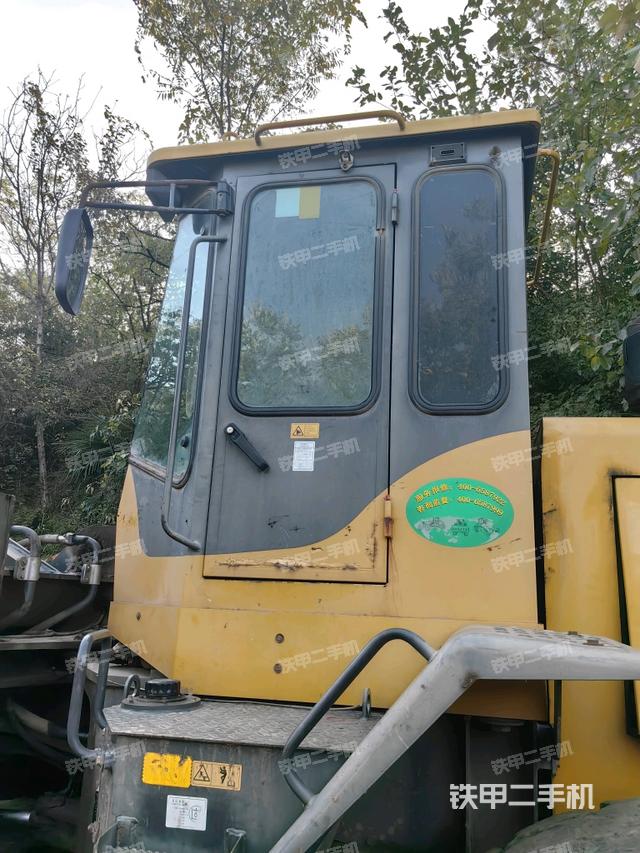 駕駛室正側(cè)(駕駛室部分) 駕駛室正側(cè)(駕駛室部分)