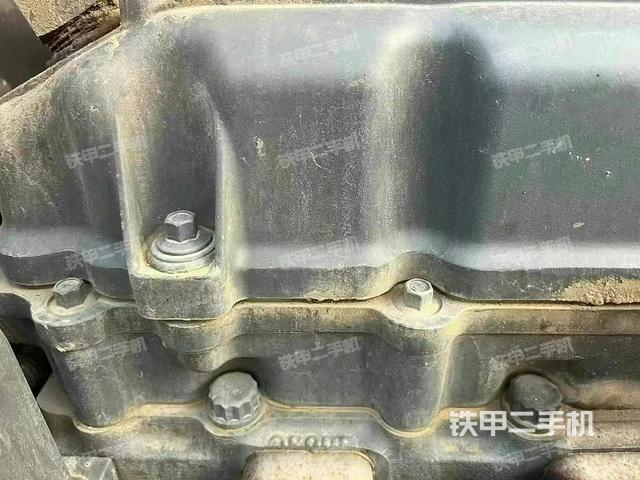 駕駛室頂部（整機外觀）