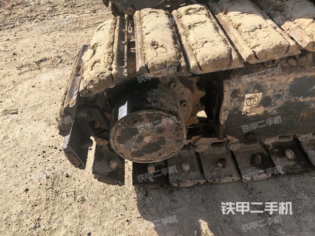 左驅(qū)動輪（行走機構(gòu)）