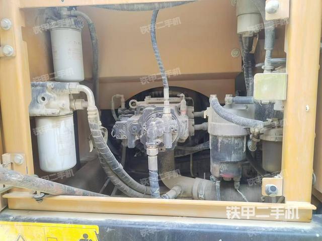 液壓泵艙室正面整體(整機(jī)外觀(guān)) 液壓泵艙室正面整體(整機(jī)外觀(guān))