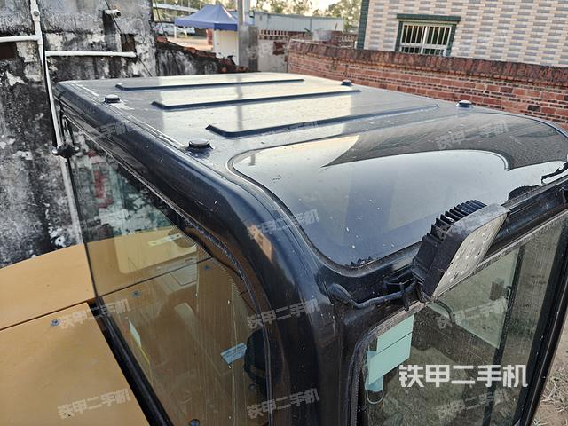 駕駛室頂部（整機外觀）