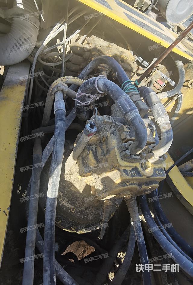 回轉(zhuǎn)馬達(dá)和主控閥（整機(jī)外觀）