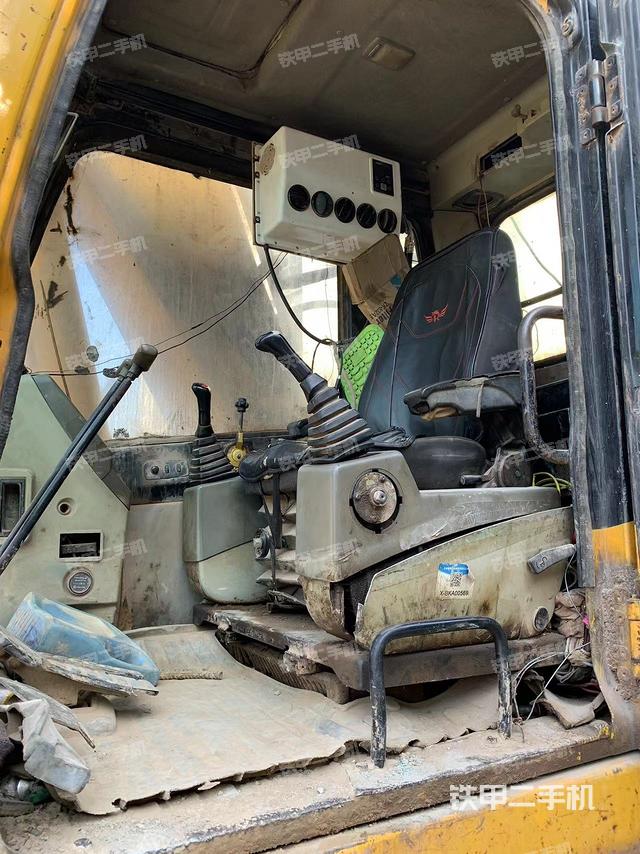 駕駛室整體（整機(jī)外觀(guān)）