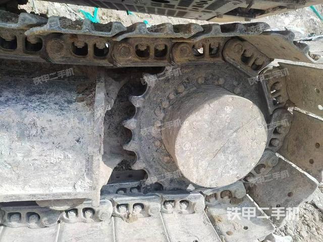 單側(cè)履帶整體(整機(jī)外觀(guān)) 單側(cè)履帶整體(整機(jī)外觀(guān))
