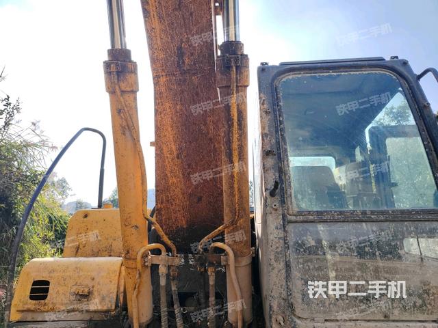 大臂油缸整體?豎拍（工作和回轉(zhuǎn)裝置）