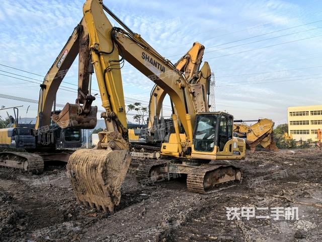 右前45(整機(jī)外觀) 右前45(整機(jī)外觀)