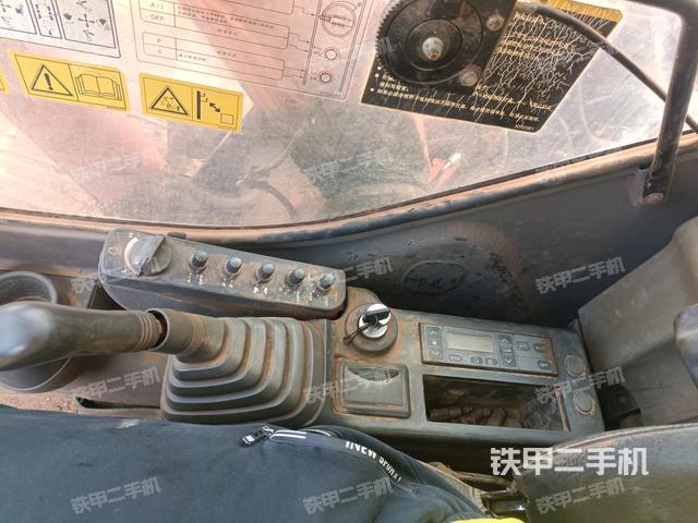 座椅右側控制臺/鑰匙門/油門/含右手柄（駕駛室部分）