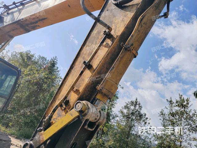 大臂背部俯視（工作和回轉(zhuǎn)裝置）