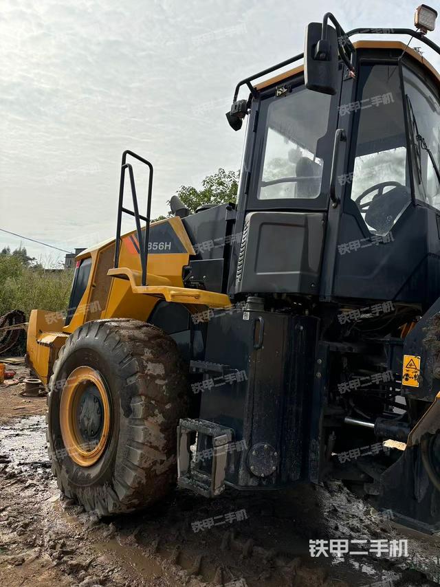 駕駛室工作臺(tái)（整機(jī)外觀及大件）