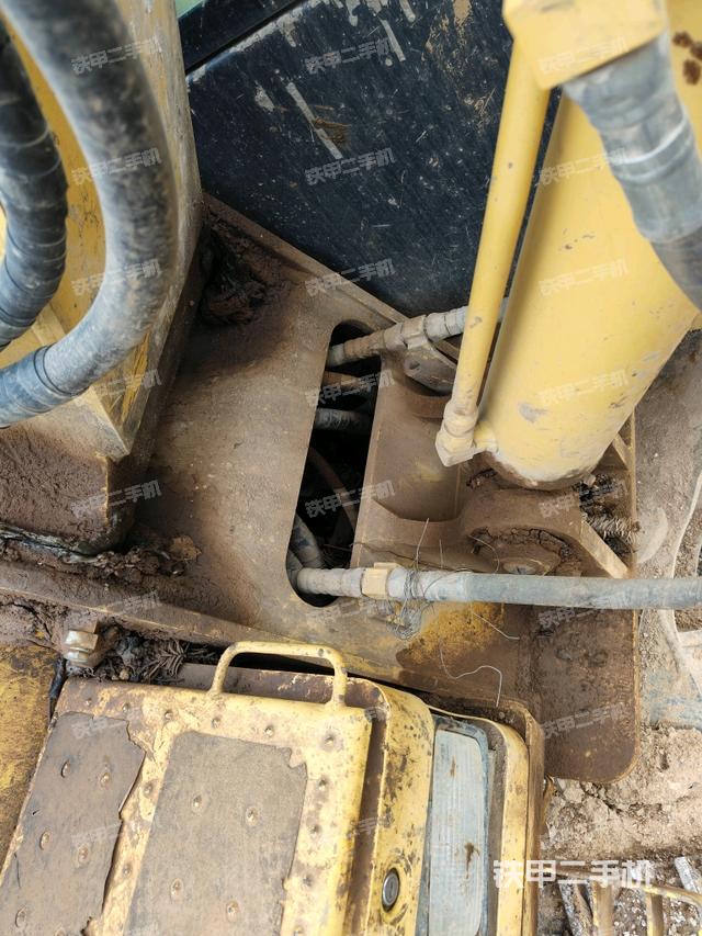 大臂根部?斜（工作和回轉(zhuǎn)裝置）