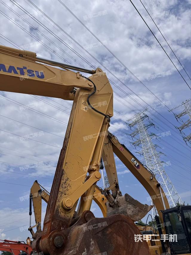 小臂整體左后(工作和回轉(zhuǎn)裝置) 小臂整體左后(工作和回轉(zhuǎn)裝置)