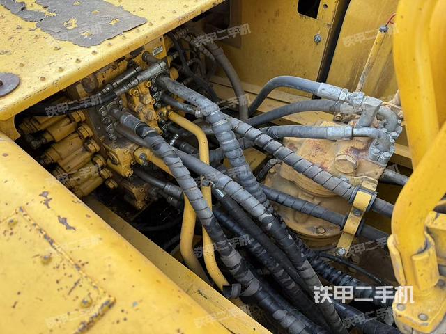 回轉馬達和主控閥（整機外觀）