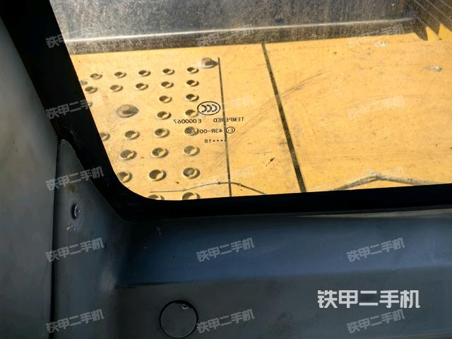 后窗玻璃角標(駕駛室部分) 后窗玻璃角標(駕駛室部分)