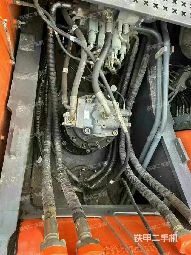 回轉(zhuǎn)馬達和主控閥（整機外觀）