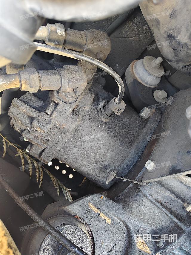 液壓泵艙室正面整體(整機(jī)外觀) 液壓泵艙室正面整體(整機(jī)外觀)